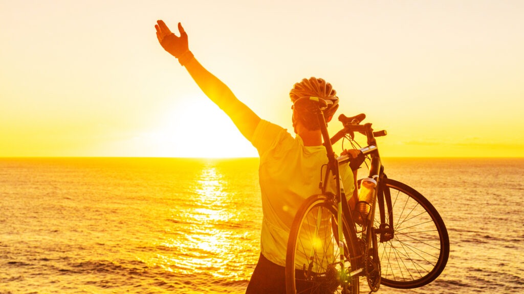 A cyclist who has successfully completed his events thanks to his annual training plan